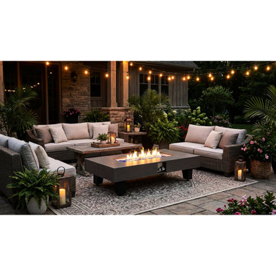 Table de foyer d'extérieur au propane de 54 pouces, chauffage au gaz extérieur avec couvercle, 50000 BTU, design contemporain, brûleur en acier inoxydable, table de patio moderne à faible entretien et spacieuse, finition en bois de noyer, poignée de flamme