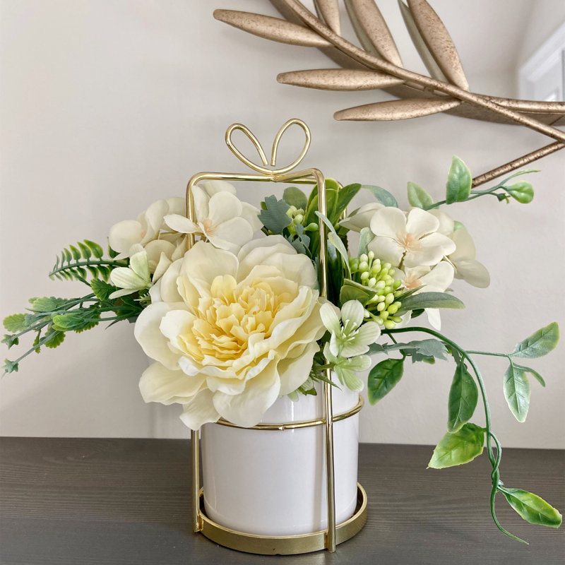 Arrangement de fleurs artificielles jaunes