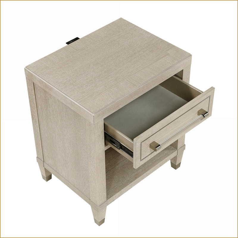 Table de chevet moderne en chêne clair avec tiroir, tablette et ports de chargement