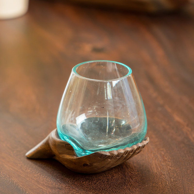 Vase en verre soufflé, H 5,20 po x l 6 po x P 4,80 po
