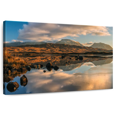 Alvord, coucher de soleil au Loch écossais