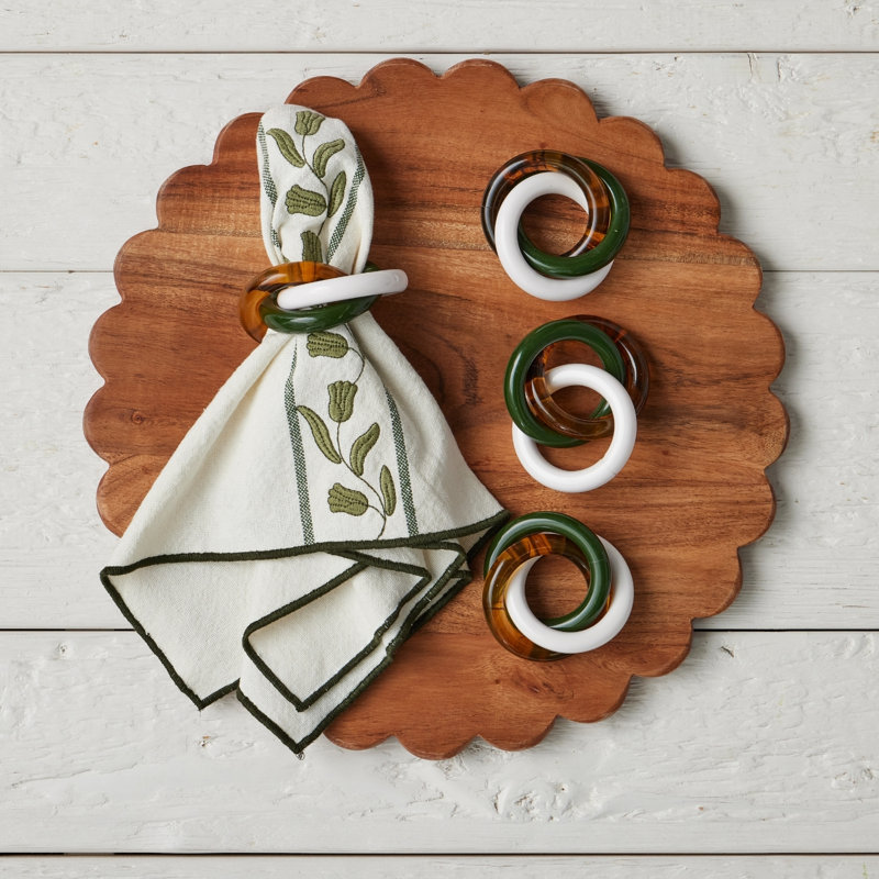 Scalloped Round Cutting Board Charger - Natural