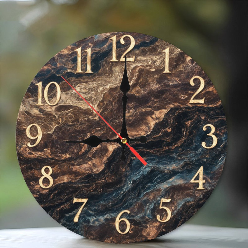 Horloge marbrée avec chiffres dorés
