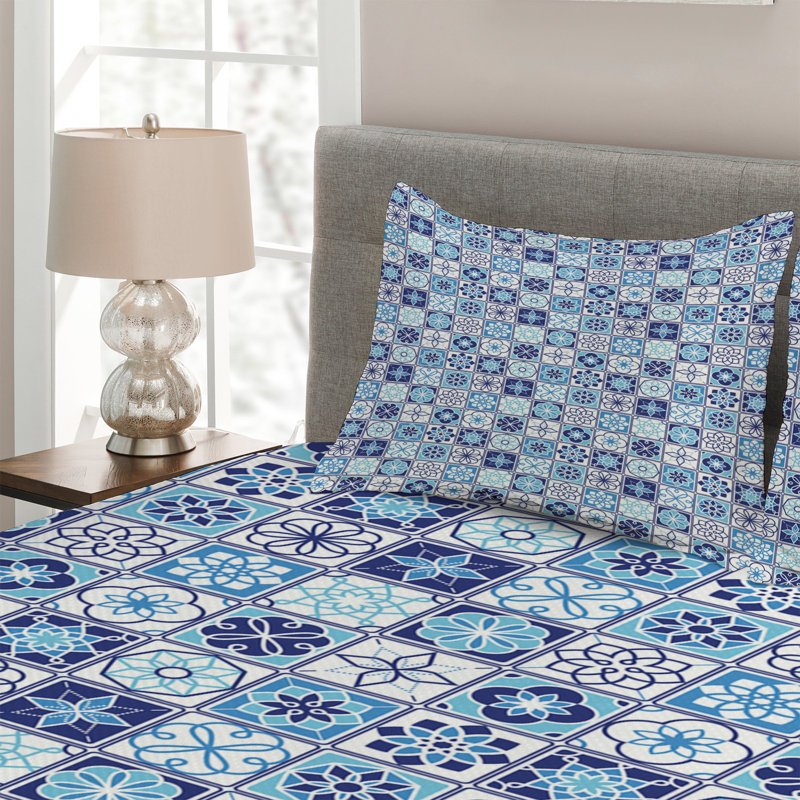 Farmhouse / Country Coverlet, King Bedspread + 2 Shams