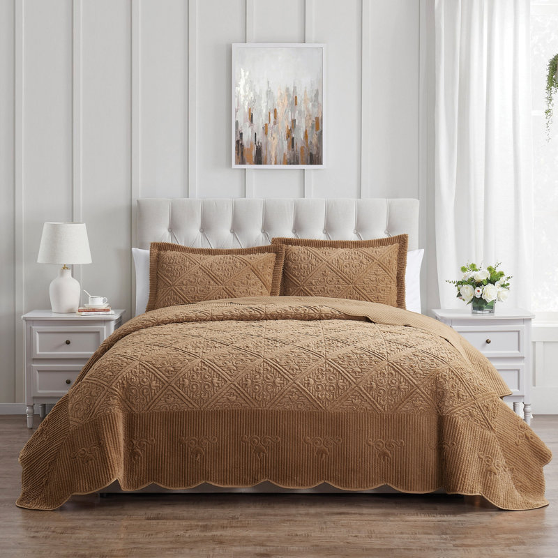Ensemble de couvre-lit matelassé moelleux Westland, Caramel, Queen Bedspread + 2 Shams