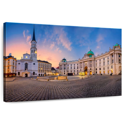 Nicci St. Michael Square In Vienna