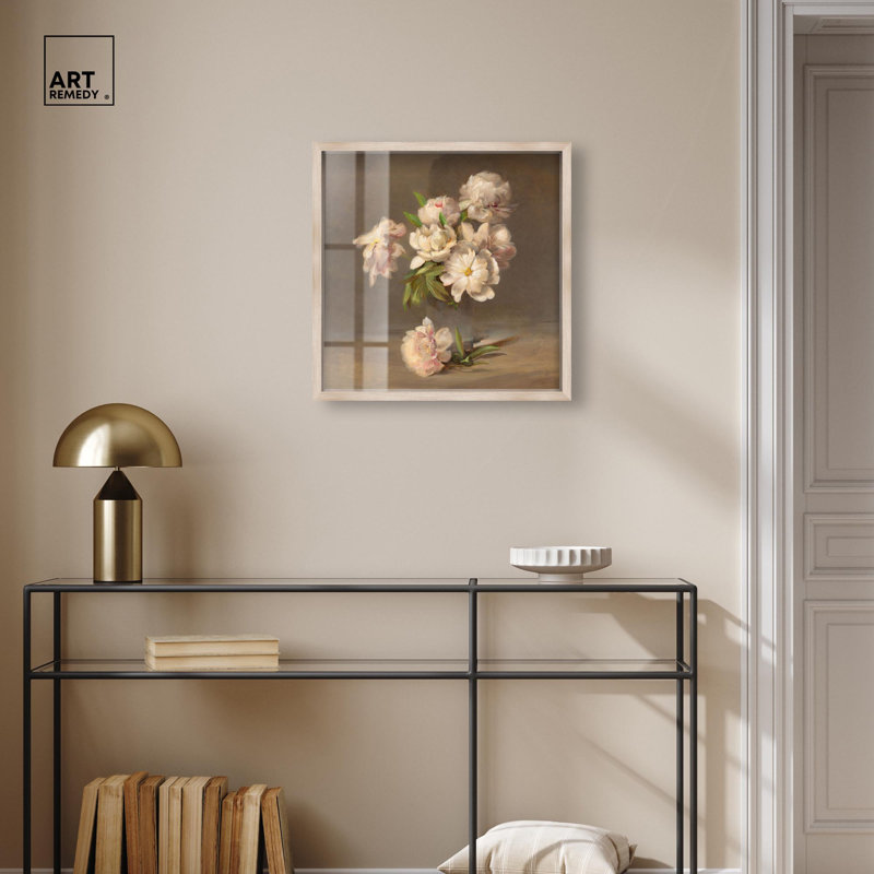 Porter pivoines dans un vase, reproduction d'art rétro par Art Remedy, H 21 po x l 21 po, Crème, crème