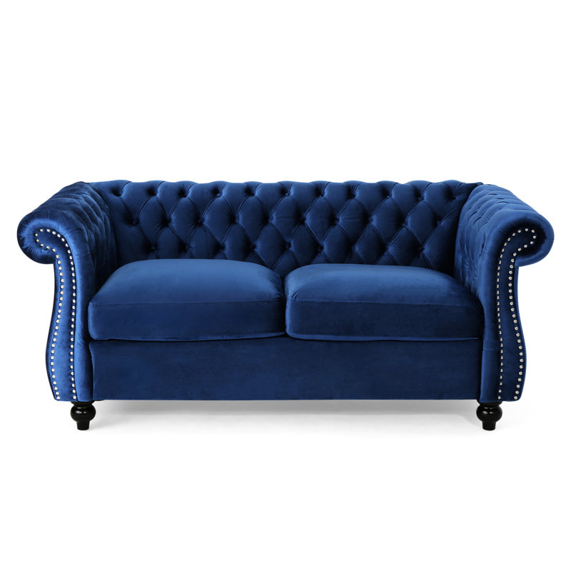 En velours bleu marine pour une expérience relaxante en bleu avec des détails cloutés et un capitonnage profond