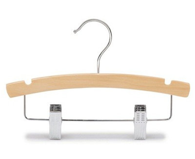 Cintre en bois pour chambre de bébé