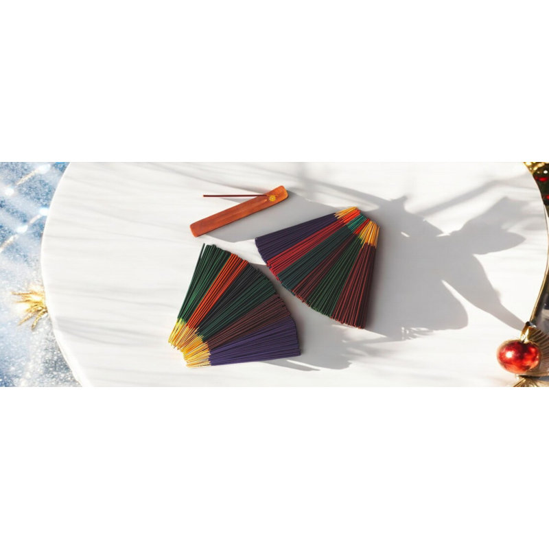 Assortiment de 350 bâtonnets d'encens Hosley Highly Parfums comprenant pomme, cannelle, Frankincens, bois de santal, myrrhe, patch de bambou frais et camomille lavande. Idéal pour la méditation et l'aromathérapie