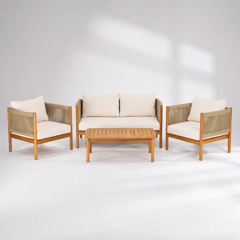 Ensemble de canapé extérieur quatre pièces avec panneaux en corde tressée et coussins hydrofuges pour se détendre sur la terrasse.