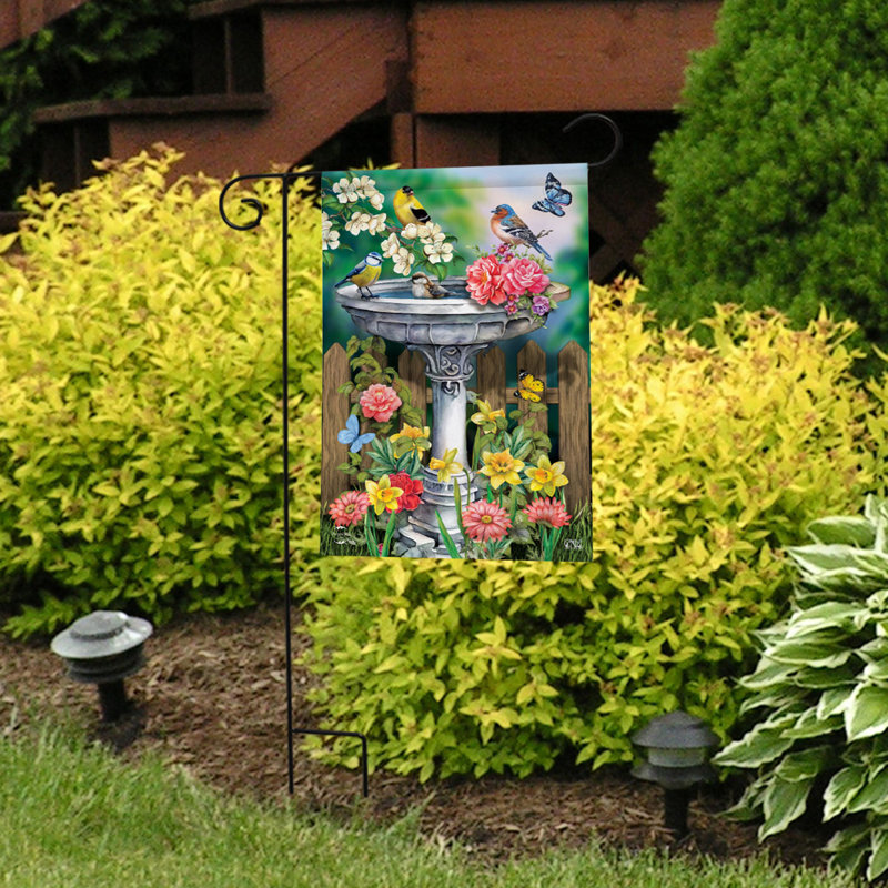 Drapeau de jardin Birdbath In Bloom, Oiseaux gris/jaunes/roses