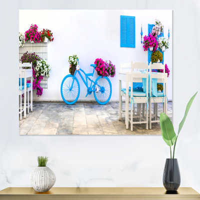 Vieux vélo bleu avec fleurs - photographie sur toile