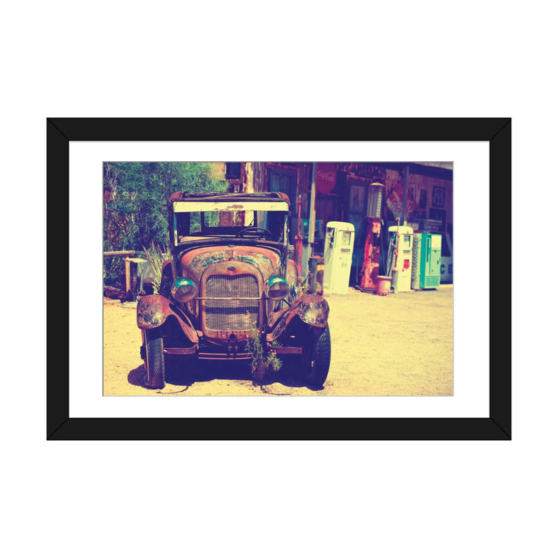 «Classic Ford at U.S. Route 66 Fill-up Station II», reproduction de photo sur toile tendue, H 24 po x l 32 po x P 1 po, Blanc