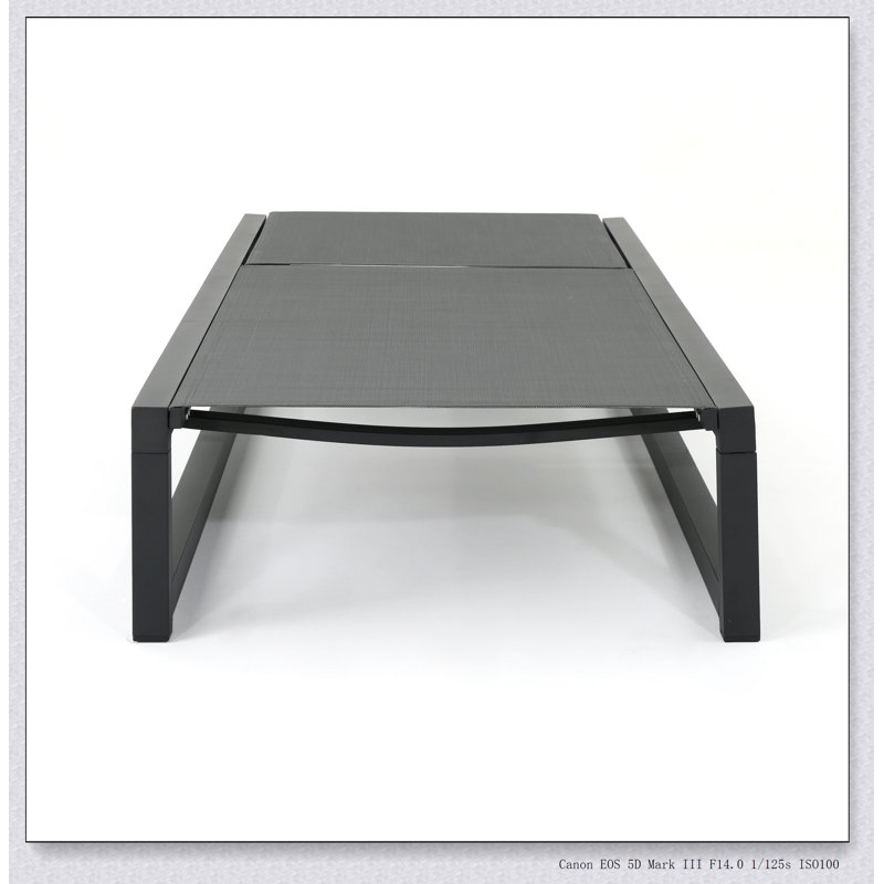 CHAISE LUNGE