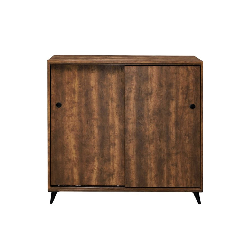Armoire à chaussures en chêne avec portes coulissantes et configuration de tablette pratique