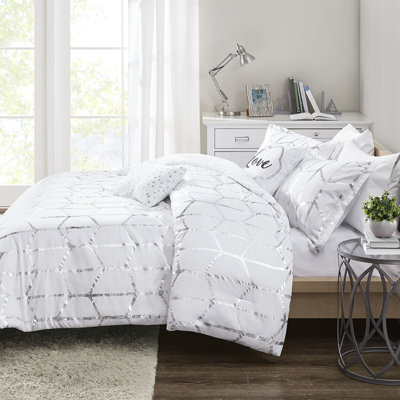 Fashion Forward Full/queen Comforter - Metallic Silver Geometric Print, Soft Microfiber, , 2 Shams, Decorative Pillows, No Bleach Wash Printed Quilt Cover And Sheet On White, Complete