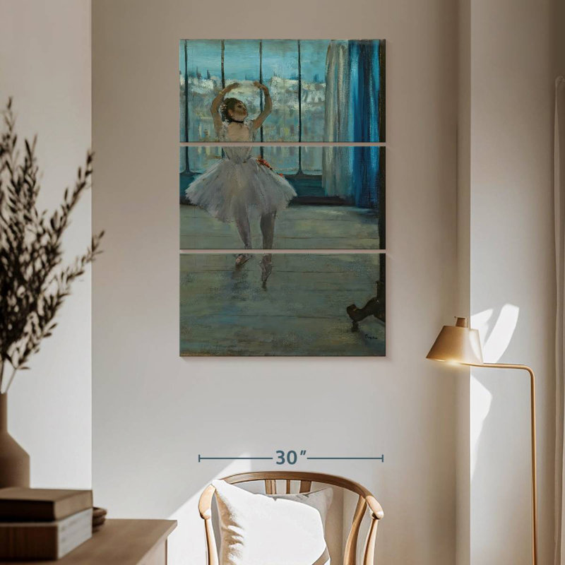 Enn Dancer posant pour un photographe, H 65 po x l 42 po