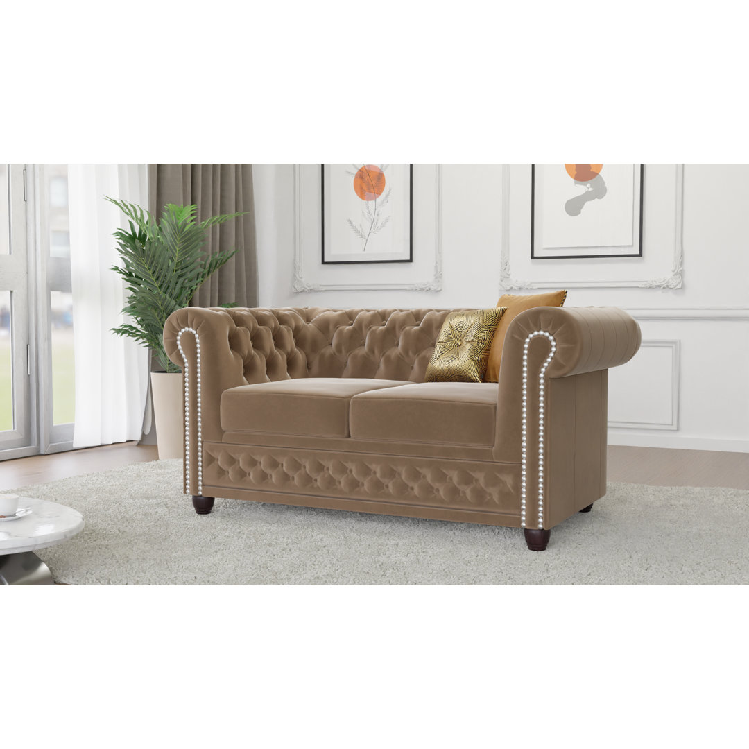 Chesterfield Hanna 2 Sitzer Sofa aus Samt-Stoff mit Holzfüßen