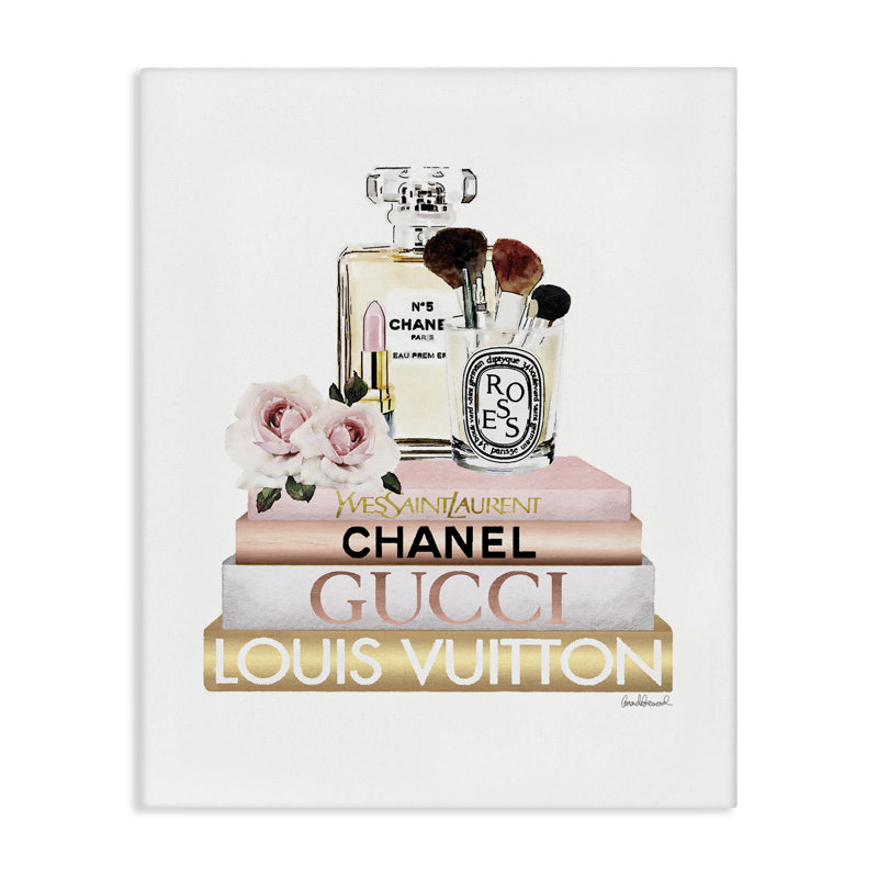 «Fashion Essentials With Iconic Glam Brands» par Amanda Greenwood - impression d'art graphique, H 30 po x l 24 po