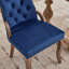Chaises de salle à manger de style campagnard français vintage, revêtues de velours, capitonnées à la main, accoudoirs en bois massif avec garniture cloutée (lot de 2)