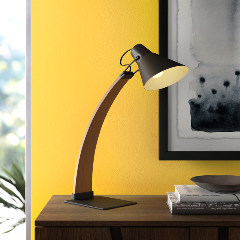 Lampe de table arquée 22,5 po Lotte, Noyer / Noir, 22.25" H x 6" W x 19" D