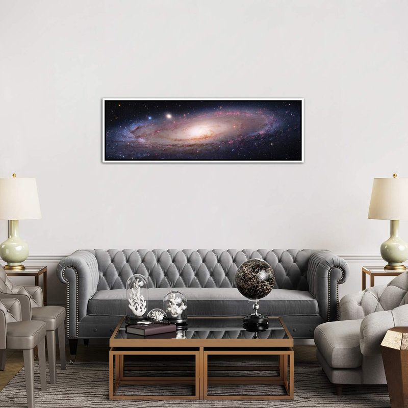 «Andromeda Galaxy VII» - reproduction de photo, H 24 po x l 72 po x P 1,5 po, Cadre blanc, Pas de tapis