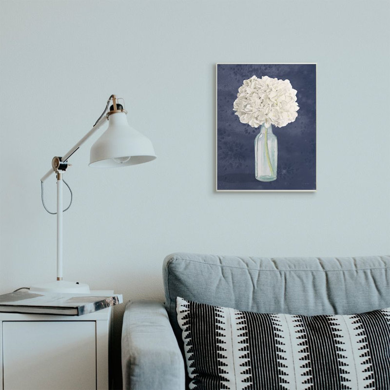 «White Floral Bouquet in Bottle» par James Wiens - Peinture, H 19 po x l 13 po, Toile tendue
