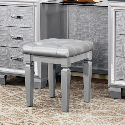 Tabouret de coiffeuse argenté au design moderne, revêtement en similicuir à boutons, siège rembourré en mousse, 17 po x 19,75 po, structure en bois pour le changement de chambre à coucher, cuir, coussin, 17 po x 17 po x 19,75 po