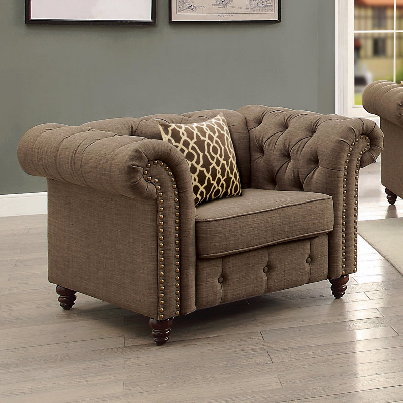 Fauteuil d'appoint brun capitonné avec coussin