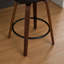 Tabouret de comptoir pivotant avec dossier en rotin de 25,6 po de hauteur Favets-114499547-114499548