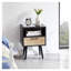 Table de bout moderne en rotin 15,75 po avec tiroir - Table d'appoint avec pieds en bois massif pour le salon, la chambre à coucher - Table de chevet noire avec rangement