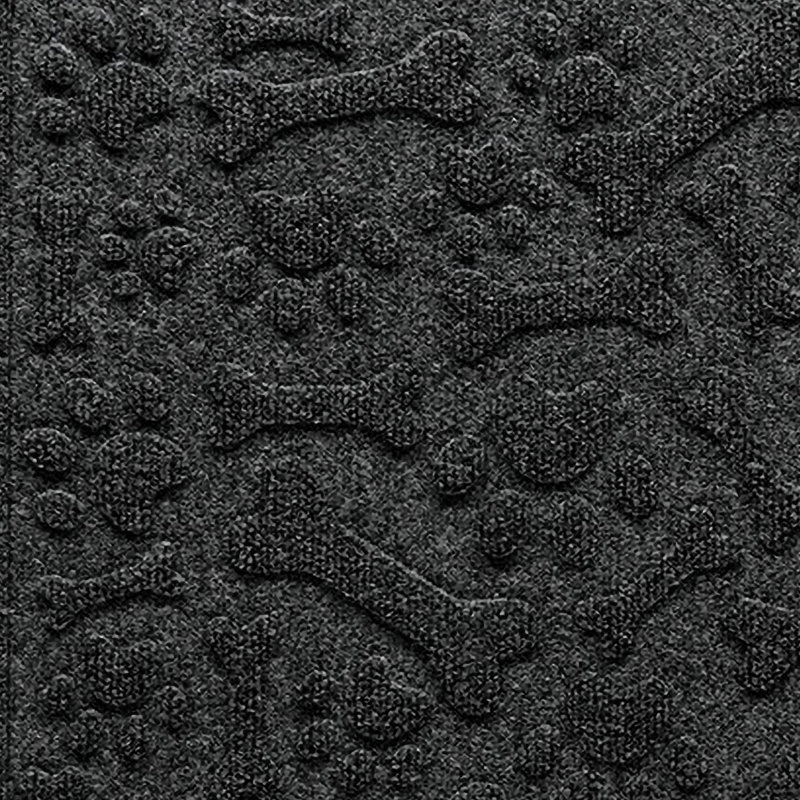 Tapis d'alimentation pour animaux intérieur et extérieur 18 po x 28 po WaterHog® Paws and Bones, Gris anthracite, Oui