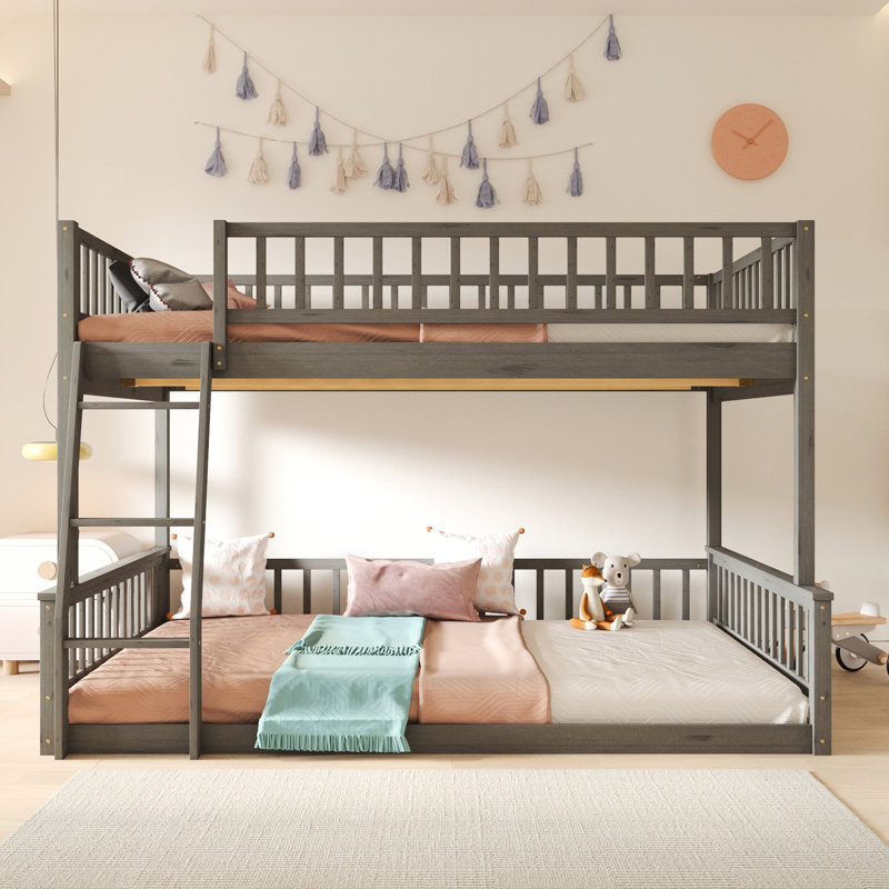 Lit superposé double au-dessus de grand lit double en gris - facile à assembler et à utiliser avec des garde-corps pour ajouter une touche supplémentaire à votre chambre à coucher
