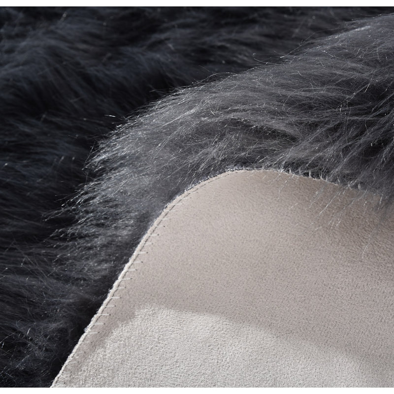Tapis gris foncé à poil long Macie-Rae, Rectangulaire 3 pi x 5 pi