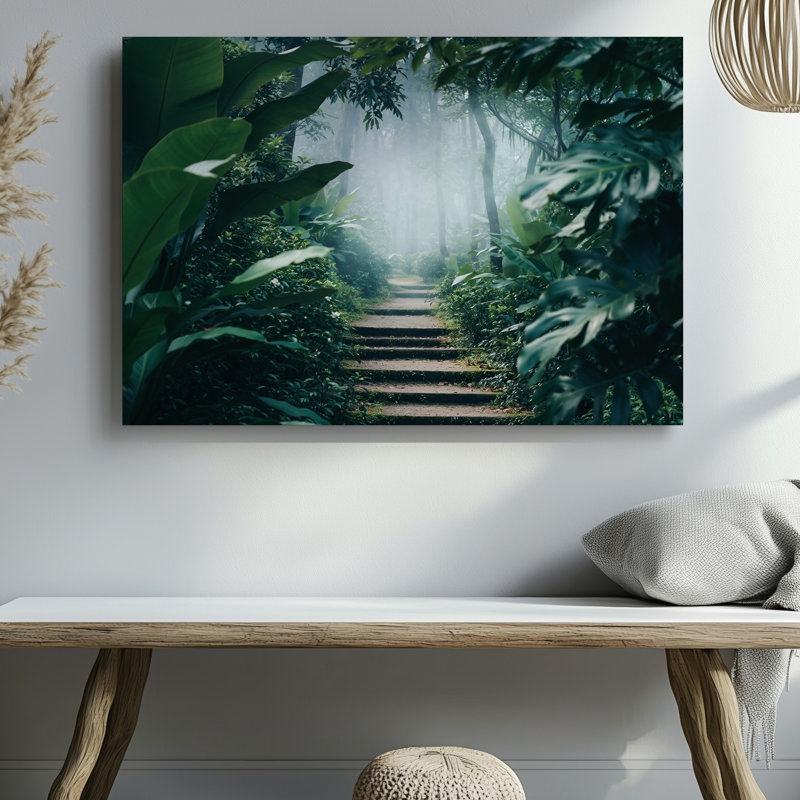 Toile «A Misty Forest Path Winds Through A Dense Jungle» avec art mural, grandes feuilles vertes luxuriantes et feuillage vibrant encadrant la scène, art mural