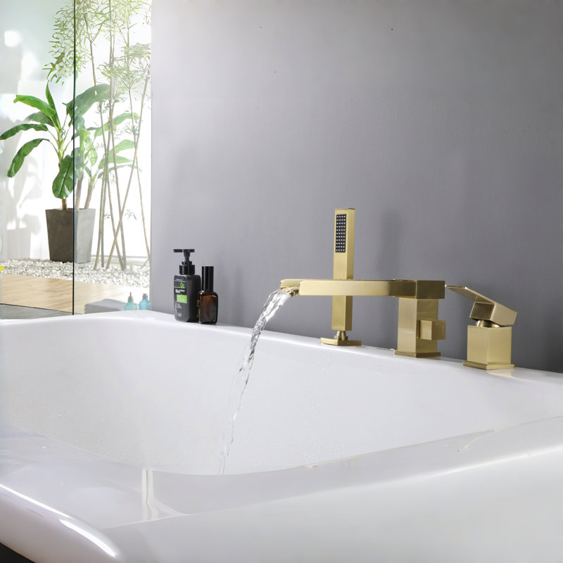 Brass Bathtub Faucet with Modern Design