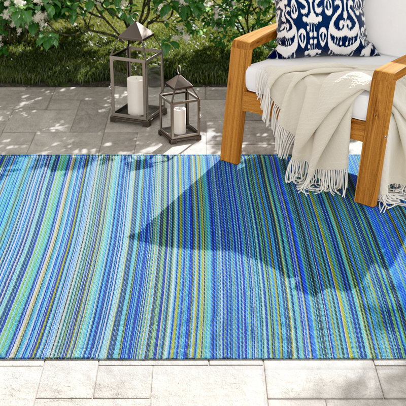 Tapis d'intérieur / extérieur bleu rayé Brinkerhoff, Rectangle 4 pi x 6 pi
