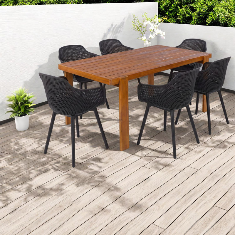 De salle à manger en bois d'acacia moderne avec chaises en plastique noir