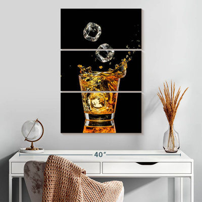 Yarlin Whiskey And Ice Cubes