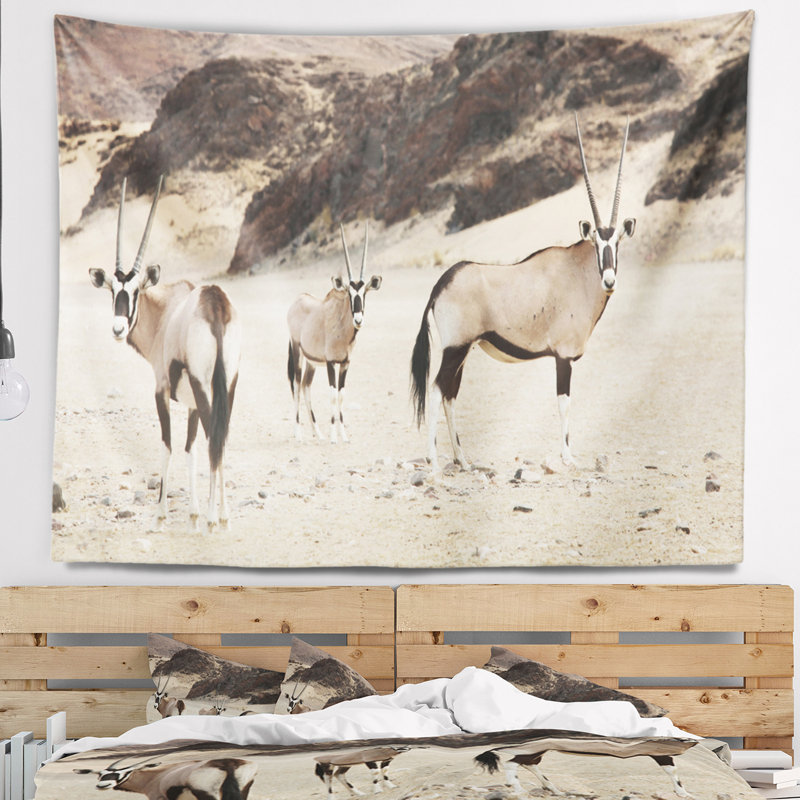 Wildebeests paysage belle tapisserie on valley, H 32 po x l 39 po