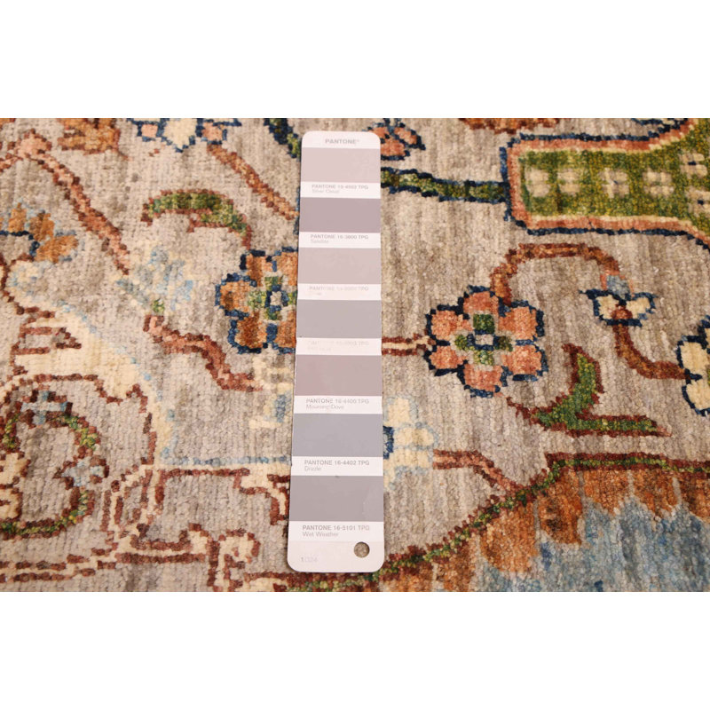 Tapis gris Aryana 8 pi 2 po x 8 pi 4 po