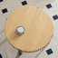Table basse ronde moderne de 31,5 pouces pour salon, petite table basse avec piédestal robuste, bois de frêne naturel
