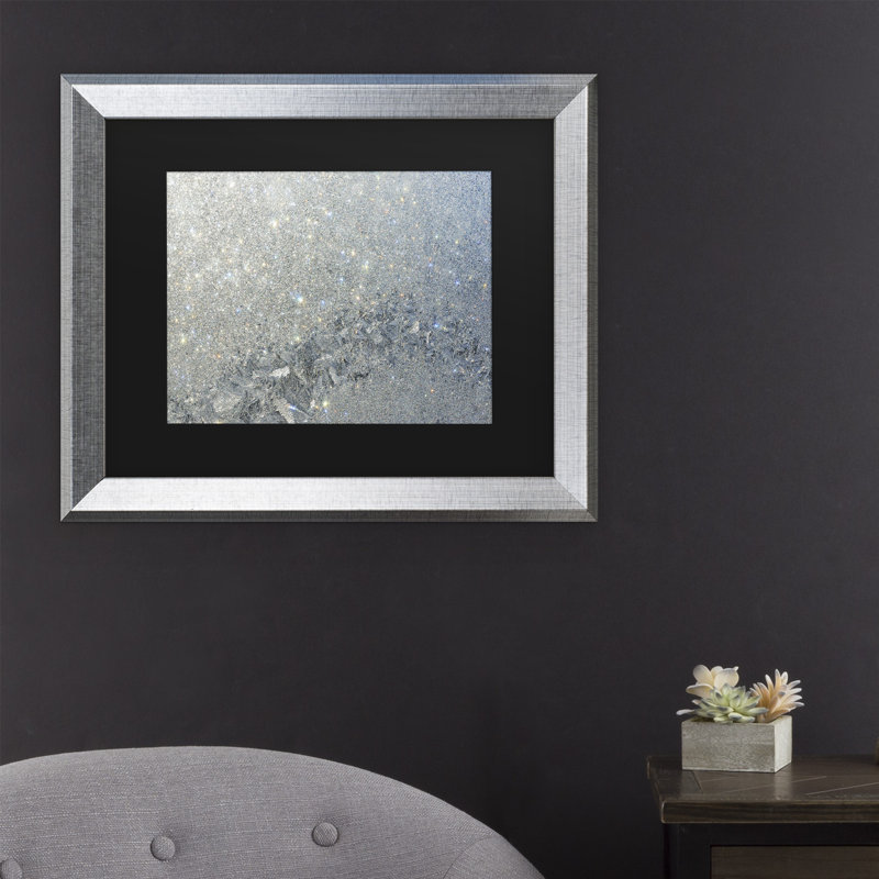 « frost pattern sun stars », reproduction d’impression sur toile encadrée, H 16 po x l 20 po x P 0,5 po, Argent