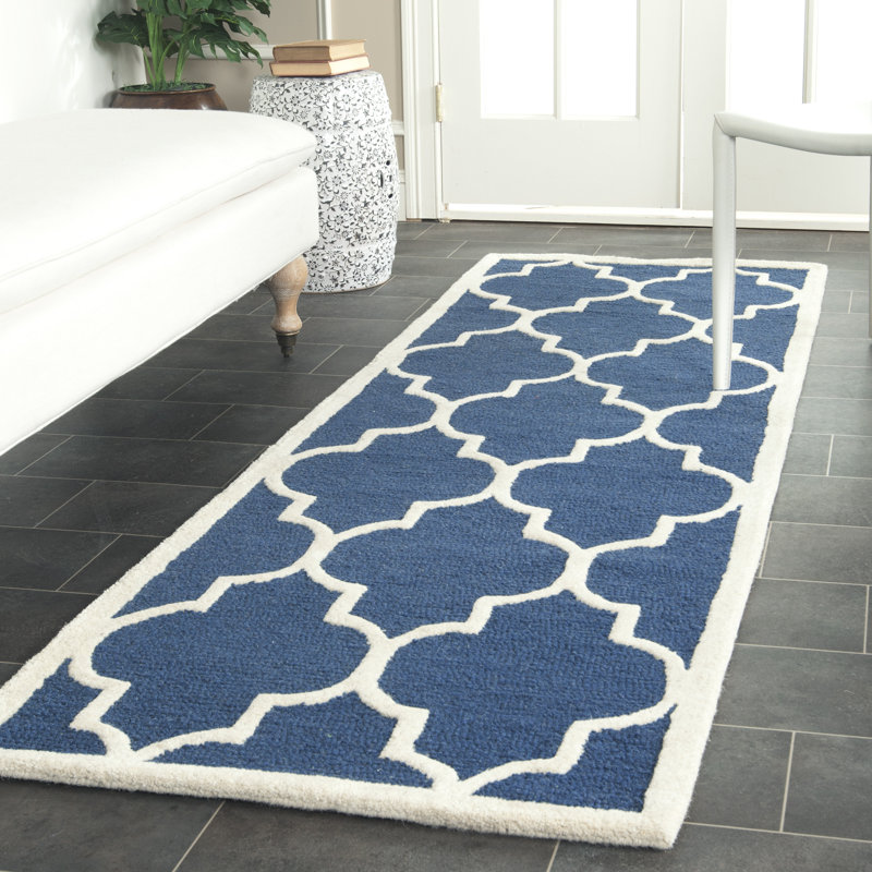 Tapis bleu marine / ivoire en laine à motif géométrique Cannen, Tapis de couloir 2 pi 6 po x 18 pi