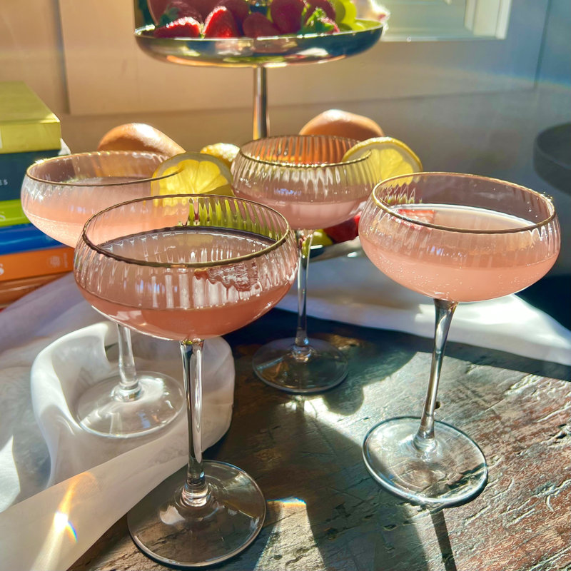 Verres à vin à bordure dorée