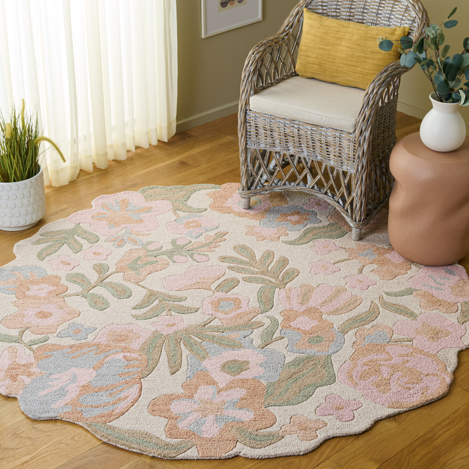 Hand-Tufted Wool Floral Rug, Round 6'
