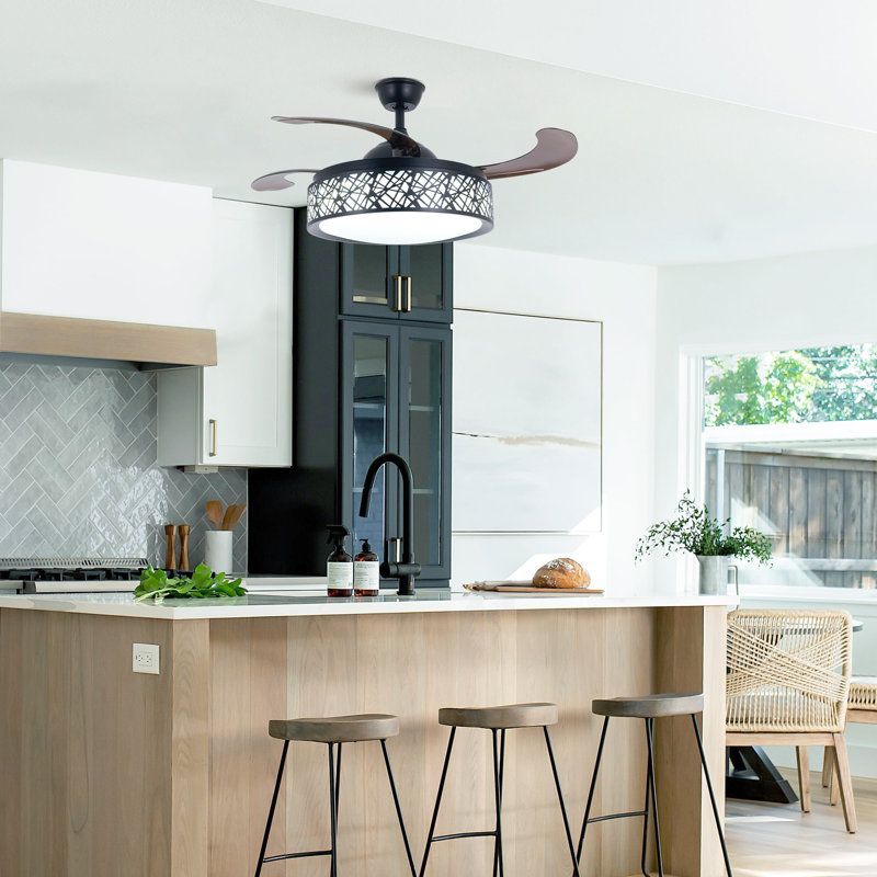Ventilateur de plafond 42 po à 4 pales rétractables à DEL avec télécommande et ensemble d'éclairage inclus Otisville