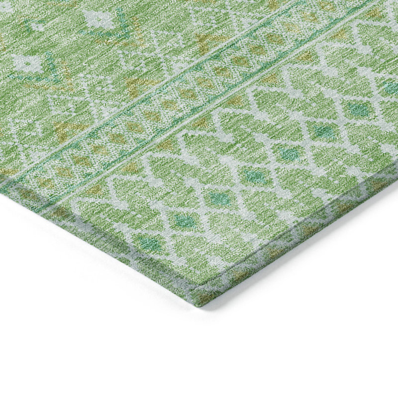 Tapis intérieur / extérieur tribal lavable vert et vert menthe HomeRoots 5 pi x 8 pi