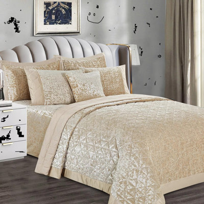 Polyester Bedspread with Pillow Shams